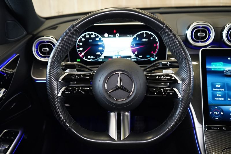 Mercedes-Benz Třídy C 300d 4MATIC AMG, Panorama, HUD - fotka 24 z 50