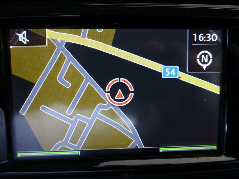 Škoda Superb (2013) 2,0TDI*VYHŘ.S**XENONY**WEBASTO - fotka 13 z 32