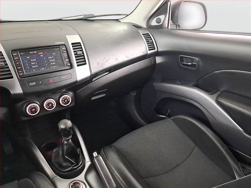 Citroën C-Crosser (2007) 2.2 HDI, 4X4, 7 míst - fotka 8 z 21