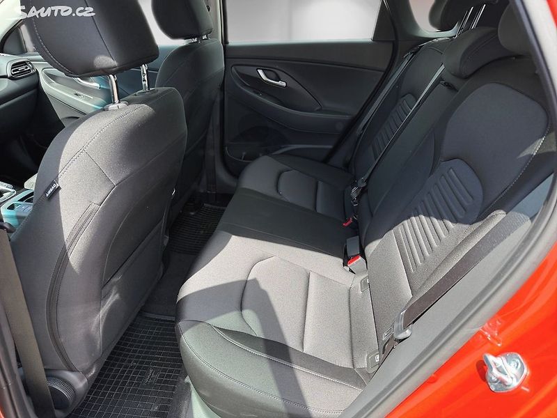 Hyundai i30 1,0 T-GDI Style Safety - fotka 12 z 12