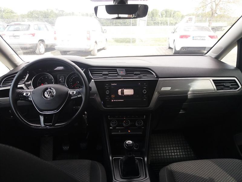 Volkswagen Touran 1.2TSi,81kW,7.MÍST,KAMER.VÝHŘE - fotka 15 z 32