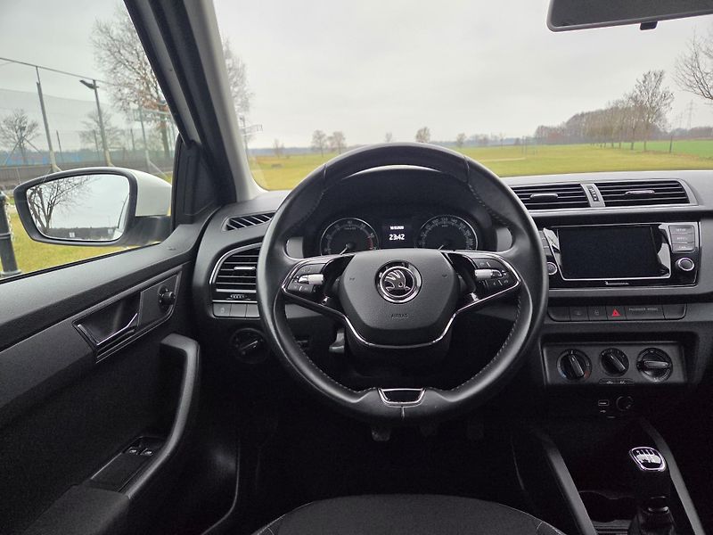 Škoda Fabia (2021) 1.0 TSI 70kW Ambition, CZ, DPH - fotka 16 z 19