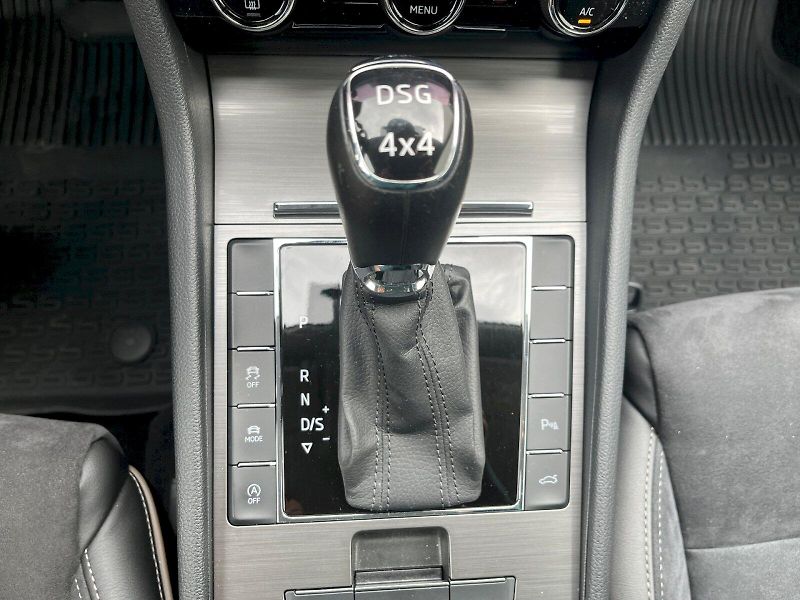 Škoda Superb (2019) 2.0 TDI 140kW Scout Combi 4x4 - fotka 22 z 29