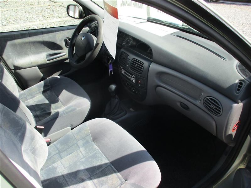 Renault Mégane 1,4 i, klima, serv. kniha, - fotka 9 z 32