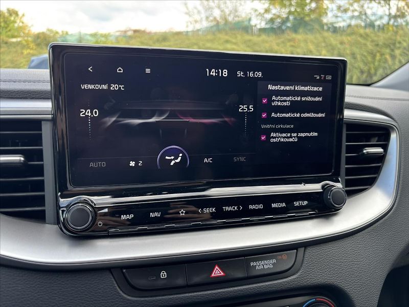 Kia Ceed 1,5 TGDi 118kW TOP ZÁRUKA - fotka 24 z 39