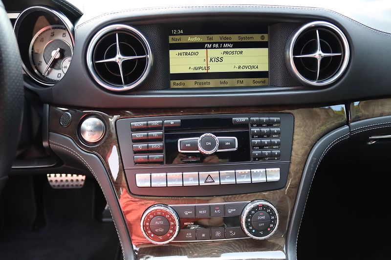Mercedes-Benz SL Mercedes-Benz SL 500 BlueEFFIC - fotka 28 z 55