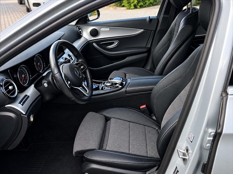 Mercedes-Benz Třídy E 2,0 E 220 d / 9G-TRONIC - fotka 10 z 48
