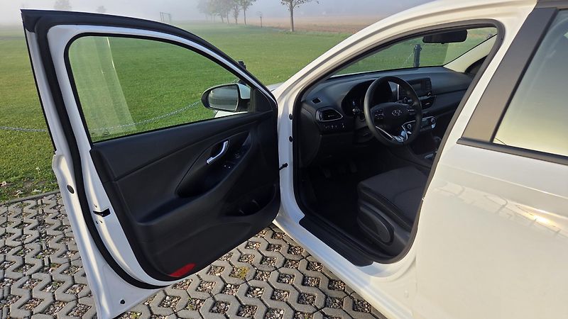 Hyundai i30  1.0TGDI 120 Start Plus CZ DPH - fotka 9 z 26