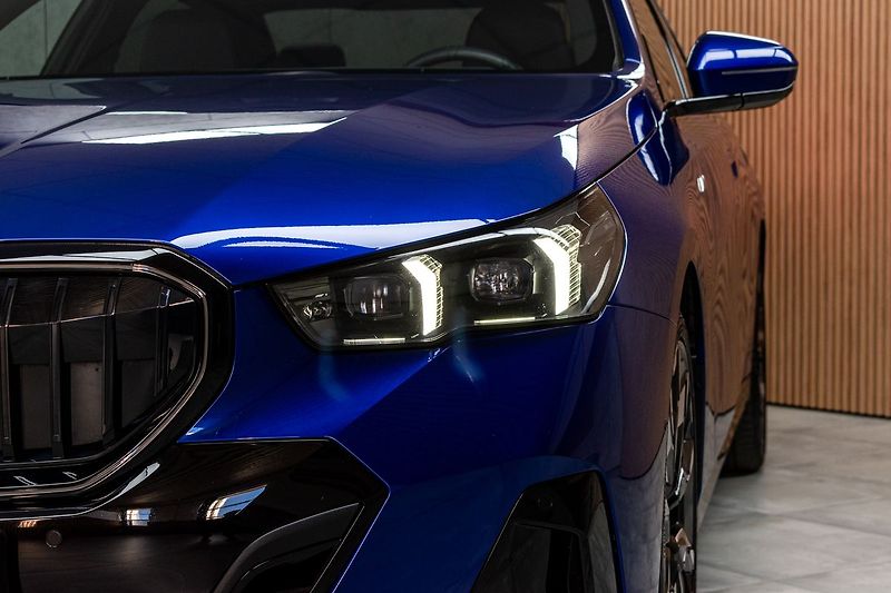 BMW Řada 5 540d xD ///M*ZÁRUKA*TAŽNÉ*ČR 1 - fotka 45 z 51