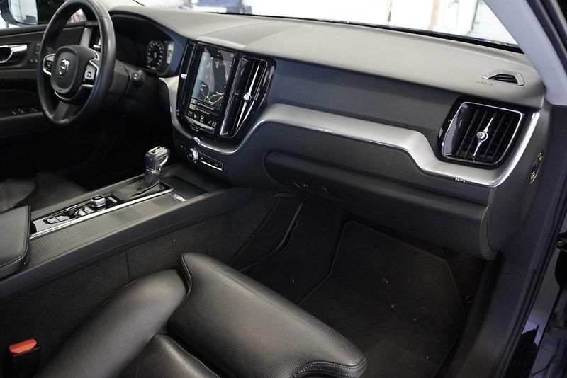 Volvo XC60 (2017) - fotka 22 z 29