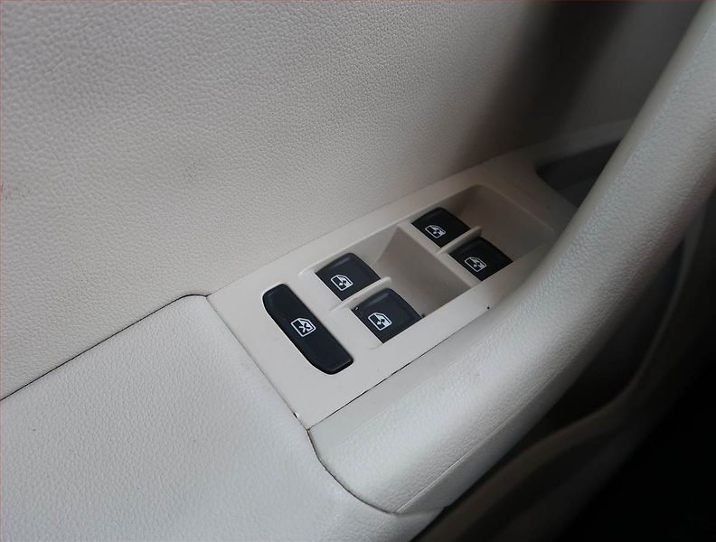 Škoda Octavia (2013) Elegance 1.8 TSI, Serv.kniha - fotka 20 z 23