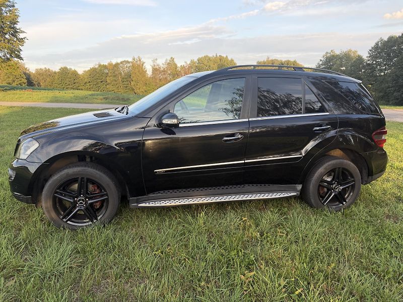 Mercedes-Benz Třídy M ML 320 CDI   4 Matic - fotka 5 z 34