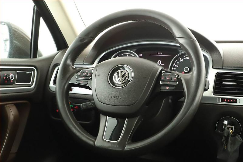 Volkswagen Touareg (2010) 4.2 V8 TDi, 4X4, Automat - fotka 15 z 17