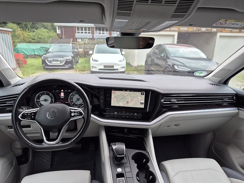 Volkswagen Touareg 3,0TDi 170kw 4x4 DSG TZ 19ALU - fotka 10 z 43