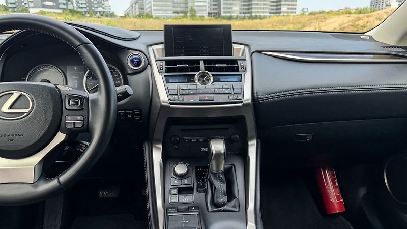 Lexus NX 300h 300H 2,5 HEV PREMIUM (LUXURY) - fotka 22 z 33