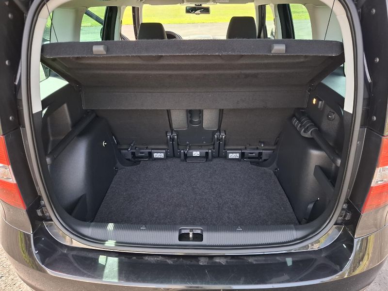 Škoda Yeti (2015) EDITION 1.2TSi 81kW,tažné,xen - fotka 14 z 18