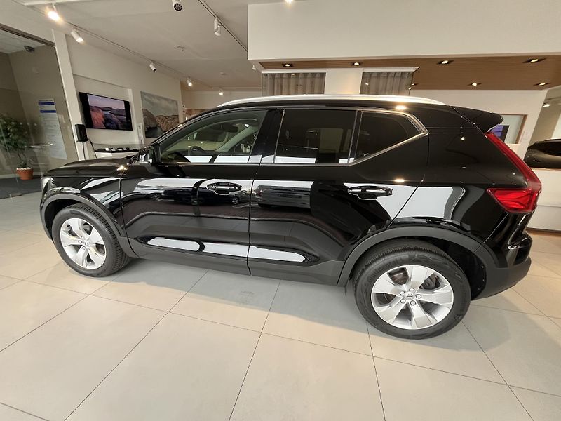 Volvo XC40 (2024) D3 AWD MOMENTUM - fotka 4 z 15