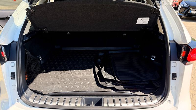 Lexus NX 300h 300H 2,5 HEV PRESTIEGE SAFETY - fotka 23 z 25