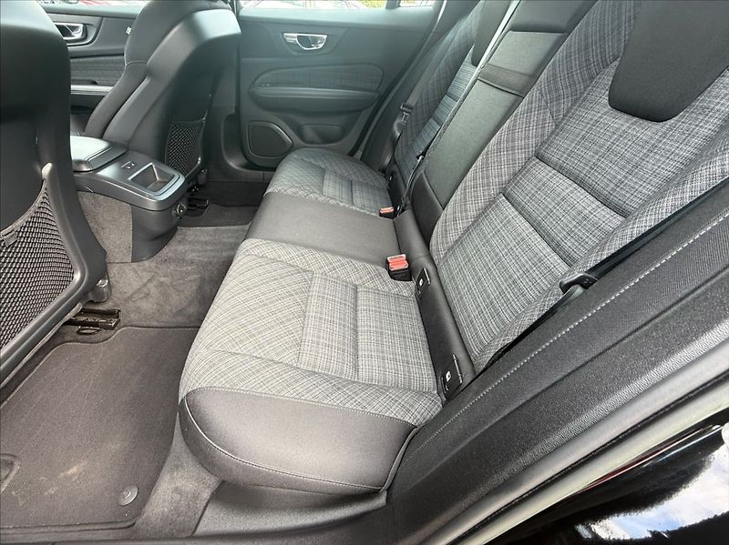 Volvo V60 2,0 I B3 CORE AT 120kW - fotka 10 z 17