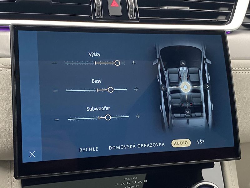 Jaguar F-Pace D300 R-DYNAMIC HSE REZERVACE - fotka 48 z 48