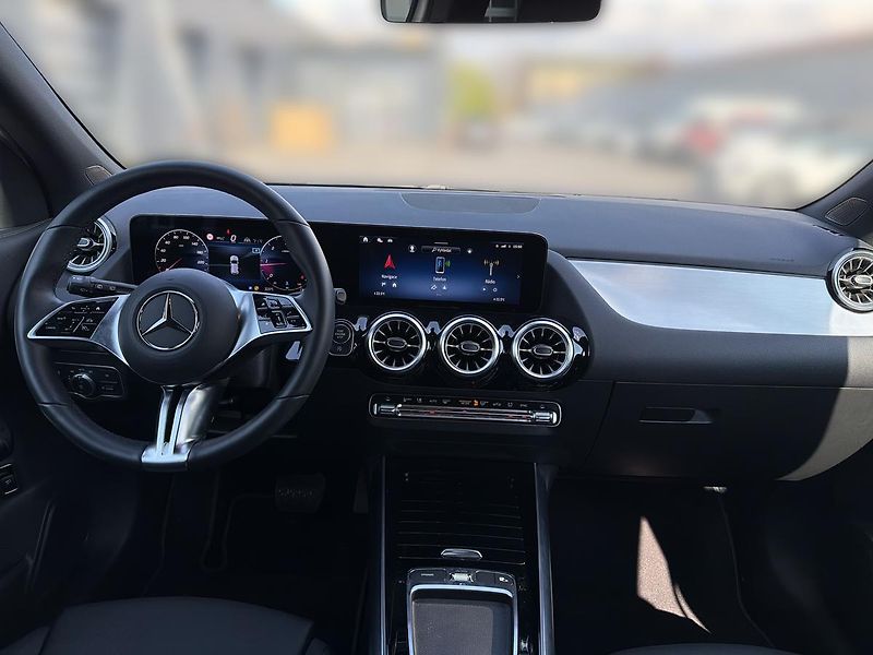 Mercedes-Benz GLA 200d 4MATIC - fotka 11 z 17