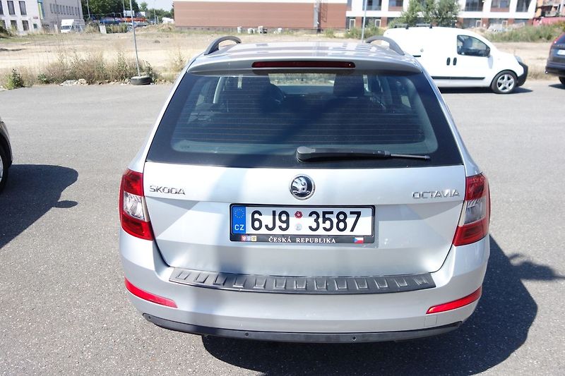 Škoda Octavia 2.0 TDI 110kW DSG - fotka 18 z 24