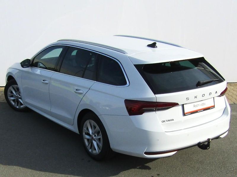 Škoda Octavia IV FL Combi Top Selection 2.0 - fotka 14 z 30
