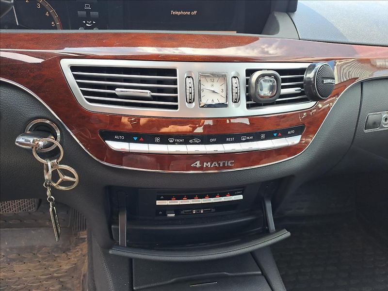 Mercedes-Benz Třídy S 320 CDI 4MATIC AUTOMAT - fotka 14 z 17