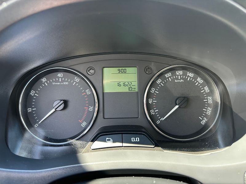 Škoda Fabia (2011) 1,2TSI 77Kw - fotka 15 z 29