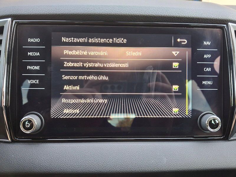 Škoda Karoq (2018) Style DSG 4x4 2,0TDi 110kW - fotka 19 z 38