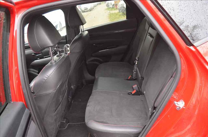 Hyundai Tucson (2023) 1,6 T-GDI HTRAC - fotka 16 z 19