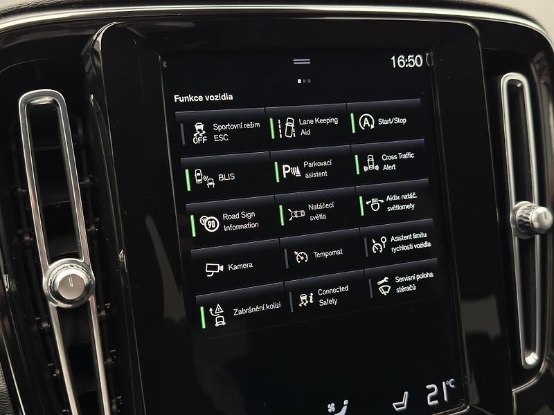 Volvo XC40 T3 MOMENTUM CZ REZERVACE - fotka 35 z 47