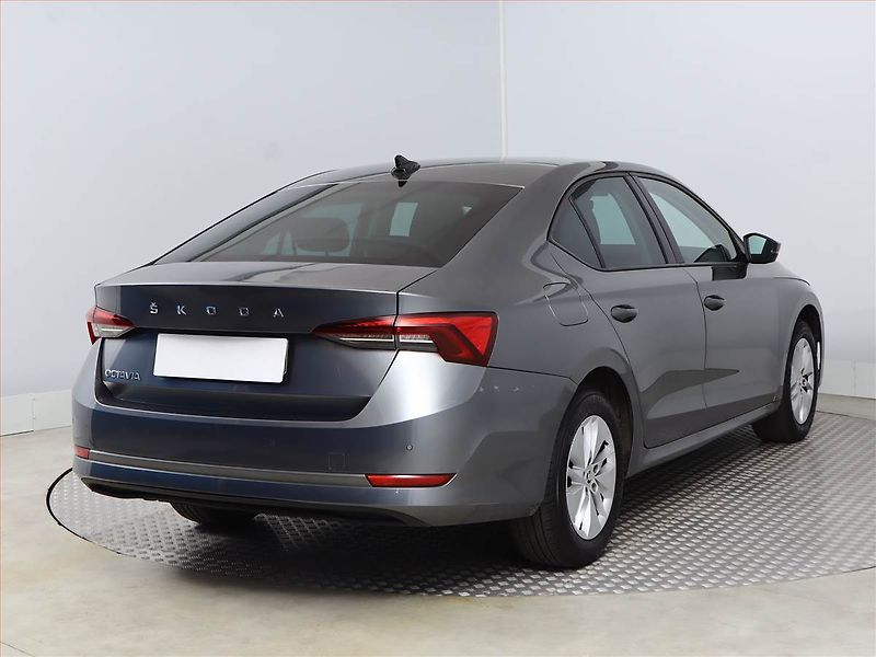 Škoda Octavia (2023) Ambition 1.5 TSI, Tempomat - fotka 5 z 18