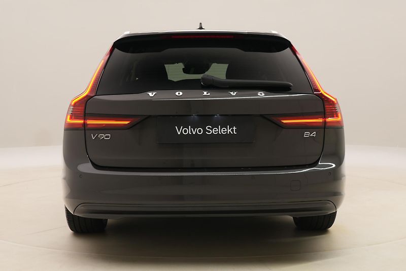 Volvo V90 B4 MOMENTUM AUT REZERVACE - fotka 12 z 48