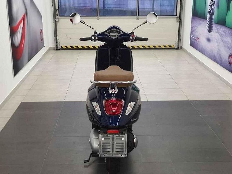 Vespa GTS Super 300 Rosso Coraggioso.