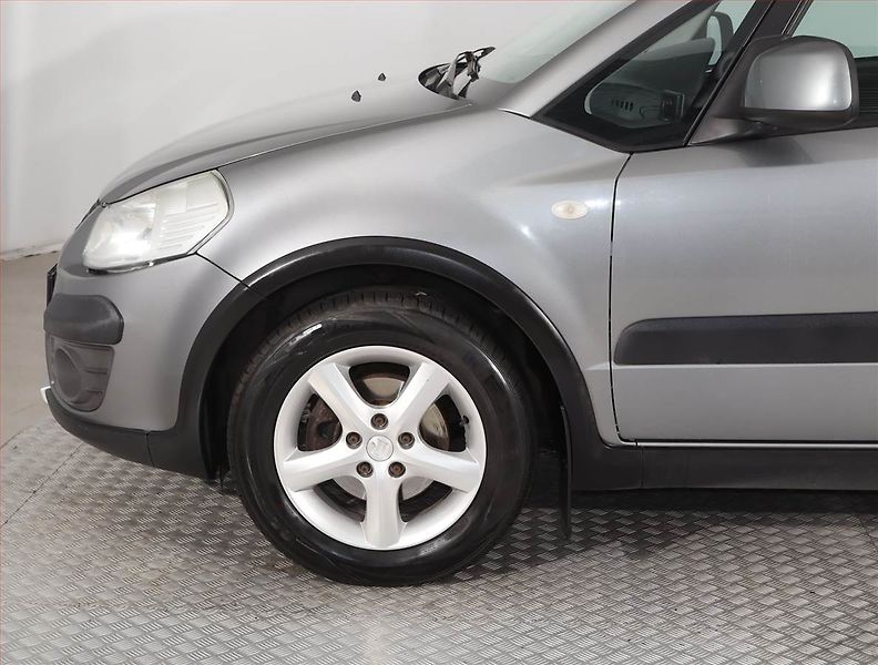 Suzuki SX4 (2010) 1.5 VVT, Park. senzory - fotka 14 z 15