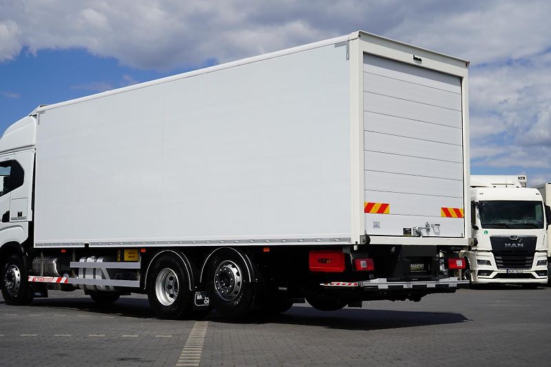 Iveco S-WAY (2021) 420 / E 6 / KONTENER + WINDA / - fotka 42 z 47