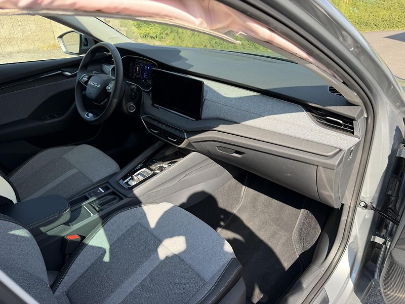 Škoda Octavia Kombi 2,0i 150kW 4x4 závěs - fotka 17 z 23