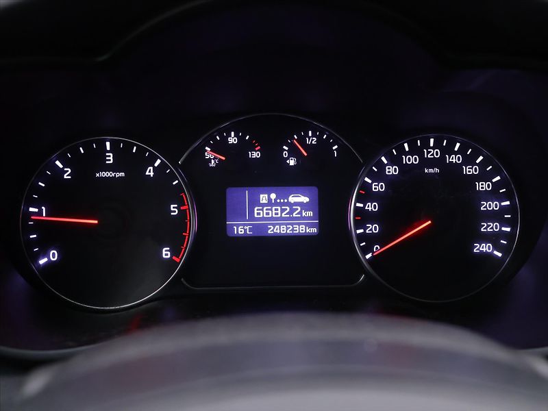 Kia Carens 1,7 CRDi 85kW CZ Comfort 2.Maj - fotka 15 z 29