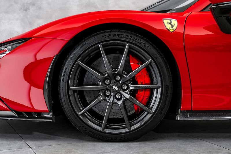 Ferrari SF90 Lift, karbon, metalíza - fotka 2 z 36