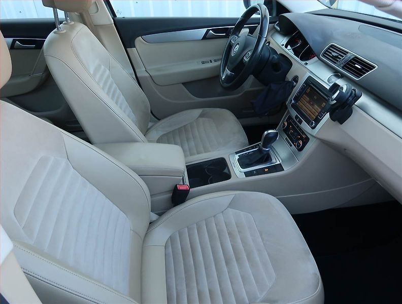 Volkswagen Passat (2011) Highline 2.0 TDI, 4X4 - fotka 9 z 24