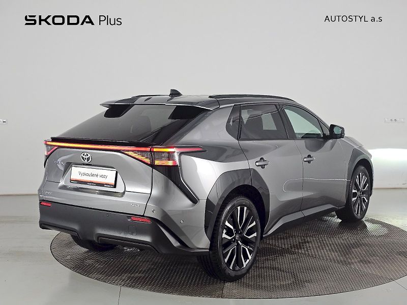 Toyota bZ4X (2026) FACELIFT AWD 343k EXECUTIVE - fotka 2 z 34