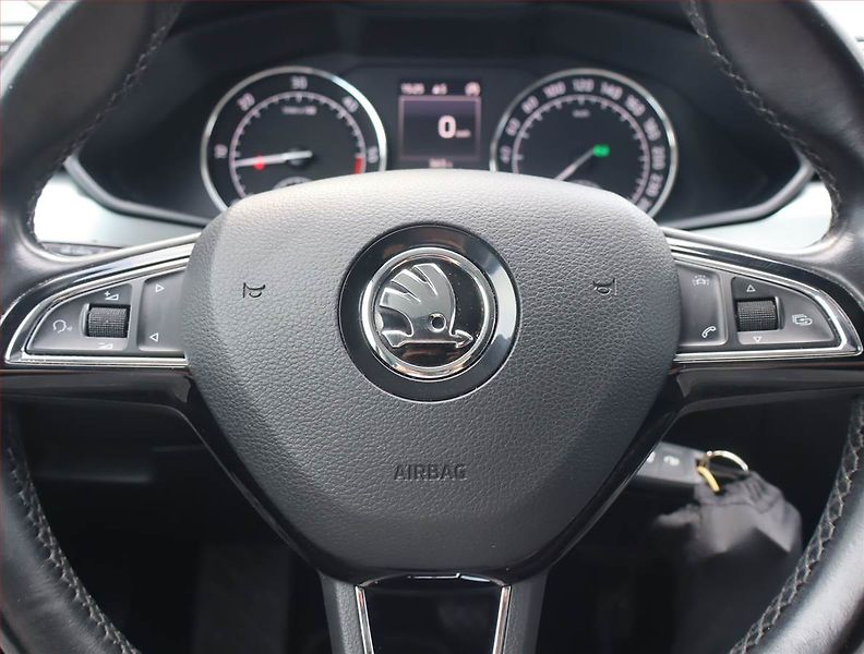 Škoda Superb (2016) 2.0 TDI, Automat, Navi - fotka 17 z 19