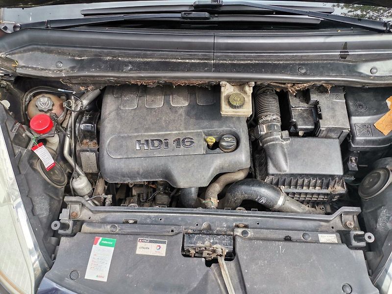 Citroën C4 Picasso (2009) 2.0HDi 100kw Automat 7míst - fotka 19 z 28