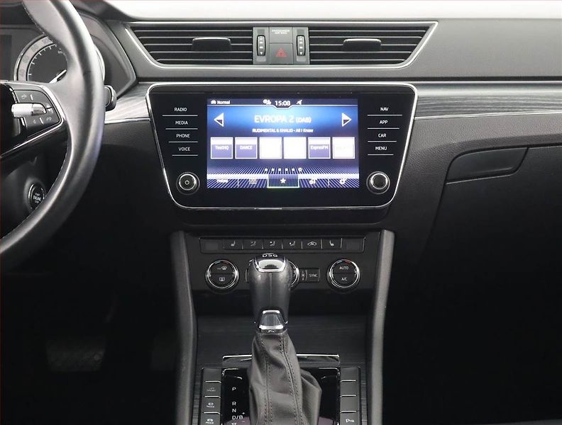 Škoda Superb (2020) Style iV 1.4 TSI PHEV - fotka 12 z 25