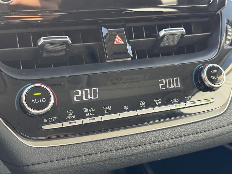 Toyota Corolla 1,8 Active, Hybrid - fotka 17 z 18