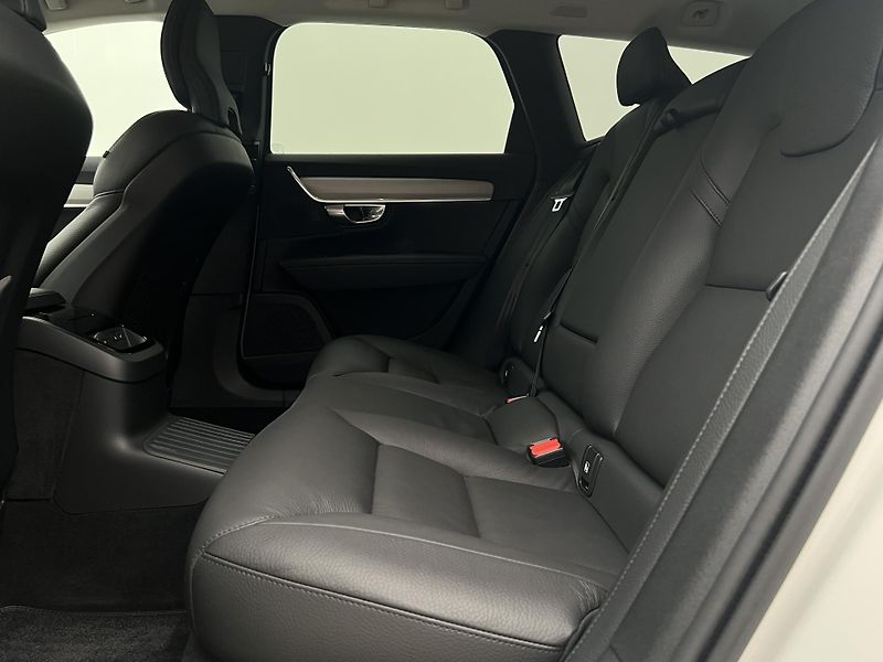 Volvo V90 T6 AWD DARK PLUS RECHARGE AUT - fotka 6 z 46