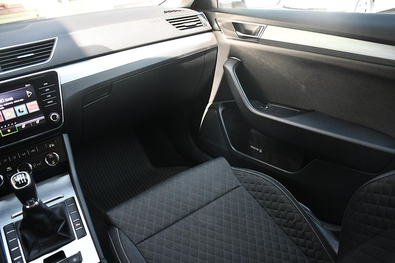 Škoda Superb 1.5TSi 110kW MT CARPLAY  - fotka 25 z 51