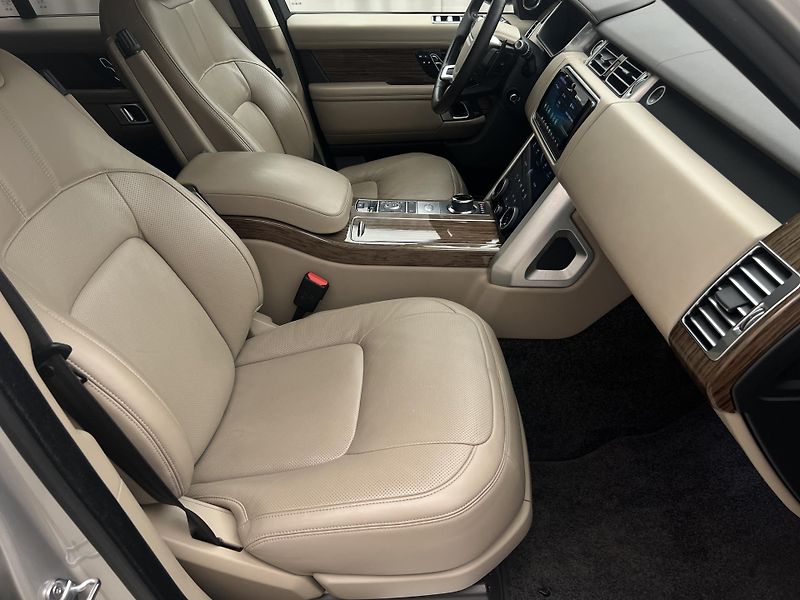 Land Rover Range Rover 4,4 SDV8 VOGUE AWD AUT - fotka 21 z 51