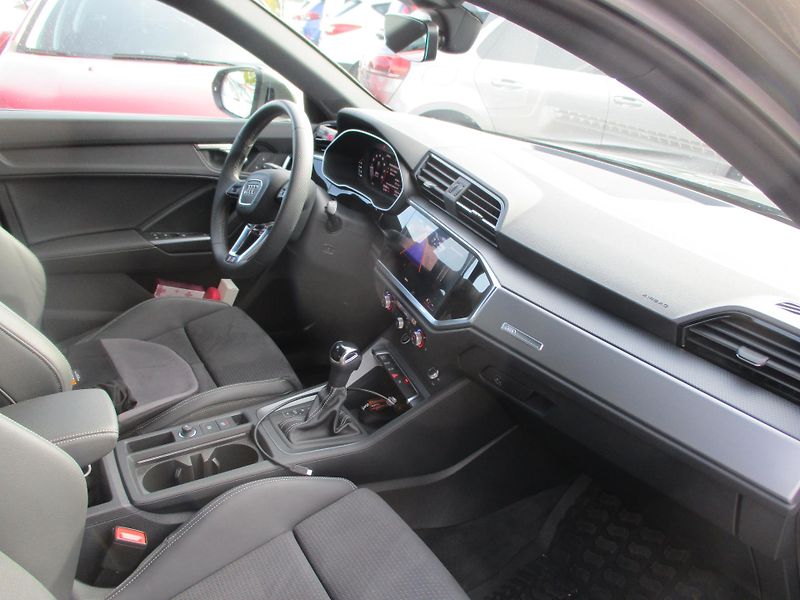 Audi Q3 (2025) 35 TFSi S Line - fotka 5 z 12